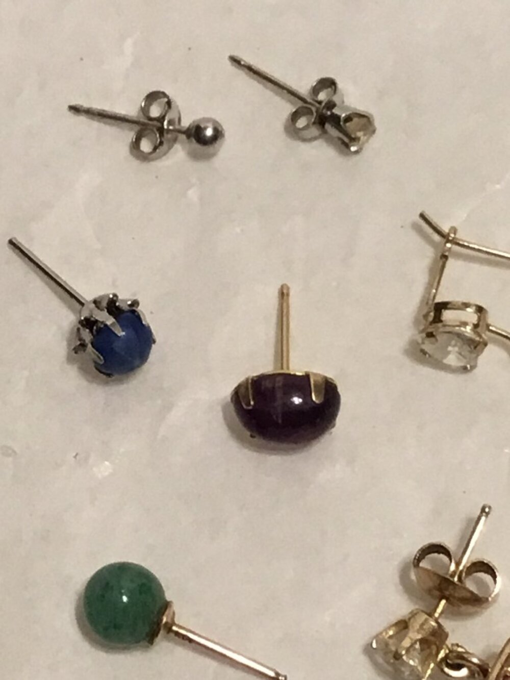 Lot of 14 lovely 14k gold earrings - mostly single stud earrings - Picture 10 of 16